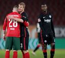 El Eintracht pospone Europa