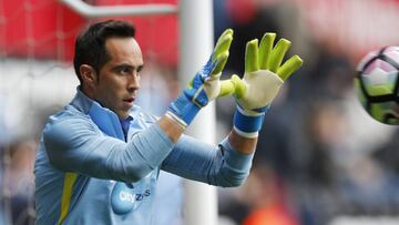 Claudio Bravo lidera estadística clave en la Premier League