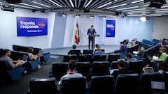 El presidente del Gobierno, Pedro Sánchez, comparece tras la reunión del Consejo de Ministros Extraordinario, en el Palacio de la Moncloa, a 22 de junio de 2022, en Madrid (España). El Gobierno ha anunciado la aprobación de un decreto de medidas anticrisis para hacer frente a las consecuencias económicas de la invasión de Ucrania y el alza de la inflación, que se prolongará hasta el 31 de diciembre. El Gobierno estima que las medidas aprobadas retendrán 3,5 puntos el IPC. Algunas de las medidas son la rebaja del IVA de la luz del 10 al 5%, aumento de las pensiones, ayuda de 200 euros a los trabajadores autónomos con bajos ingresos, ayudas al transporte público y mayor gravación de impuestos para las eléctricas.
25 JUNIO 2022
Jesús Hellín   / Europa Press
25/06/2022