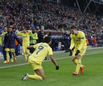 1-3. Giovani festejó el tercer gol.