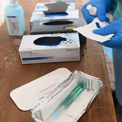 Nueva estrategia de Sanidad con AstraZeneca: ¿quiénes se vacunarían y a partir de qué edad?