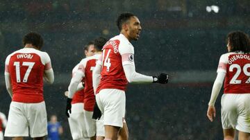 El Arsenal no ha podido consolidar en lo futbol¨ªstico su gran capacidad financiera. Es uno de los conjuntos con que m¨¢s venden y compran en el mercado. FFI: 2.43.