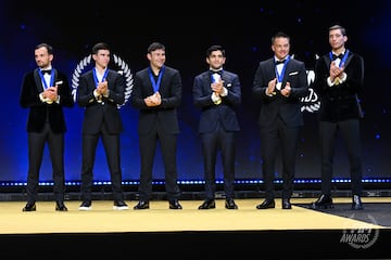 Bartosz Zmarzlik (Speedway), Josep García (Enduro), Toni Bou (Trial), Jorge Martín (MotoGP), Ross Branch (Raid) y Toprak Razgatlioglu (Superbikes) en los FIM Awards.