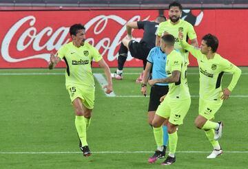 Los jugadores del Athletic de Bilbao celebrando el gol de Savic