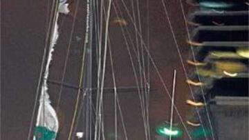 <b>CASTIGADO. </b>El temporal dañó sobre todo el génova del 'Pakea'.