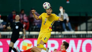 Ratiu, en el partido de su selección contra Austria.