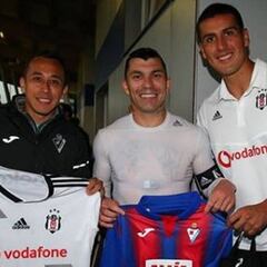 El animado encuentro de Medel y Roco con Fabián Orellana