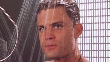 starship troopers escena duchas casper van dien