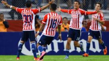 Chivas super&oacute; al Atlas en partido pendiente de la jornada 14 del Apertura 2015.