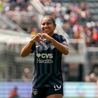 La mediocampista dejó Atlético de Madrid para mudarse al Washington Spirit de Jonatan Giráldez, exentrenador del Barcelona. Al equipo colchonero llegó en 2019 luego de unos amistosos entre Santa Fe y el Atleti, y logró hacerse referente del conjunto español siendo una de las capitanas de la última temporada, se marchó de España con 17 goles y 16 asistencias en la Liga F, un gol en Champions y un título de Copa de la Reina. Su contrato en Estados Unidos es por tres años y ya se estrenó con gol y asistencia en su debut.