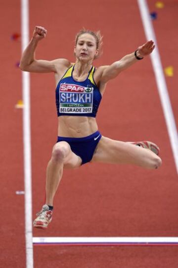 Pentatlón femenino. La ucraniana Alina Shukh en salto de longitud.