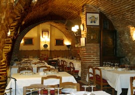 Un creador de contenido entra al restaurante más antiguo del mundo, en Madrid, y alucina con su cocina: “La historia sabe mejor”