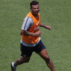 Cardona, muy activo en el entrenamiento de Boca Juniors