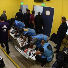 La Policía requisó las utilerías antes del Boca-River