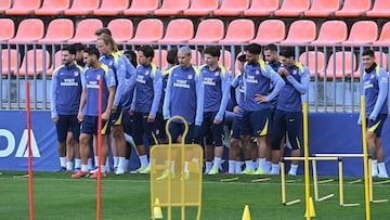 Los jugadores del Atlético, en la sesión de entrenamiento previa al partido ante el Real Madrid.