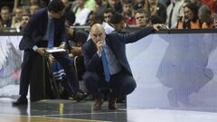 Jaume Ponsarnau, entrenador del Valencia, durante el partido contra el Alba Berl&iacute;n.