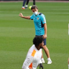 El Valencia cancela la rueda de prensa previa al derbi por protocolo COVID-19