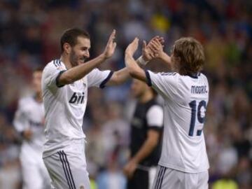 4-2. Benzema celebra el cuarto gol con Modric.