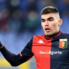 La gran estrella que compartiría vestidor con Johan Vásquez en Genoa