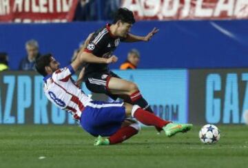 Raúl García y Heung-Min Son.