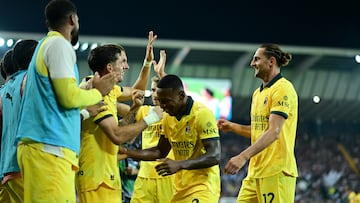 Christian Pulisic celebra un gol del Milan.