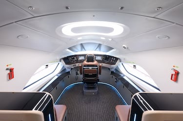 After completing more than 600,000 kilometers (372,800 miles) of reliability testing, the CR450 is scheduled to enter commercial service in late 2025 or early 2026.