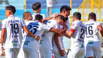 El conjunto Albo se mostr&oacute; superior en todo momento y golearon con autoridad en el Estadio Cuscatl&aacute;n al equipo de &Aacute;guila.