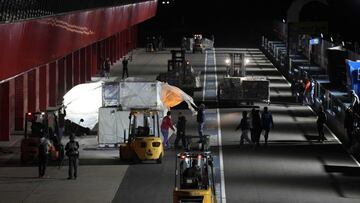 El montaje del 'pit lane' de Termas de madrugada.