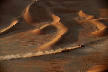 Sebastien Loeb y Fabian Lurquin durante la sexta etapa del Rally Dakar con un recorrido en Shubaytah, en pleno en Empty Quarter, en Arabia Saudí.