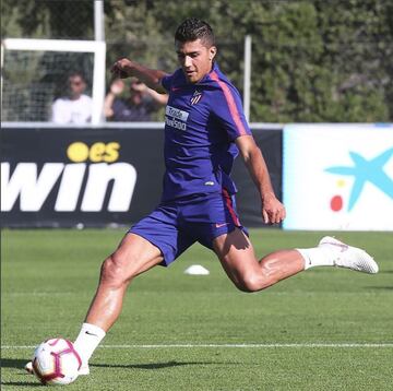 Hasta el momento el joven futbolista no tiene redes sociales pero podemos seguirle a través de las redes de su equipo.
El 17 de julio el Atlético de Madrid publicaba esta foto en su cuenta oficial de Instagram y la titulaba así "Rodri #AupaAtleti".
