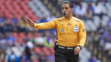 En la final del Apertura 2008 entre Toluca y Cruz Azul, Roberto García Orozco no sancionó un golpe de Cruzalta a Villaluz, el cual pudo cambiar la historia para los celestes.