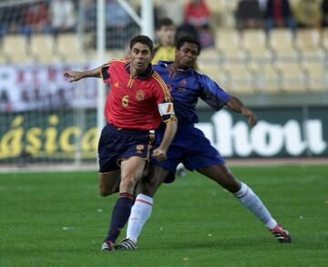 13 tarjetas en total, una de ellas roja directa, en 89 partidos.