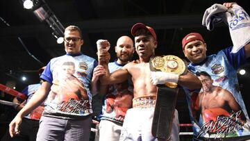 Jaider Parra y su equipo celebran la victoria ante Nicol&aacute;s Gonz&aacute;lez.