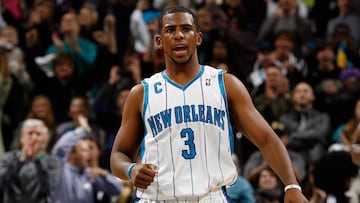 NEW ORLEANS, LA - JANUARY 02: Chris Paul #3 of the New Orleans Hornets celebrates after defeating the Houston Rockets 95-99 at the New Orleans Arena on January 2, 2010 in New Orleans, Louisiana. NOTE TO USER: User expressly acknowledges and agrees that, by downloading and/or using this Photograph, User is consenting to the terms and conditions of the Getty Images License Agreement.   Chris Graythen/Getty Images/AFP
 == FOR NEWSPAPERS, INTERNET, TELCOS &amp; TELEVISION USE ONLY ==
 