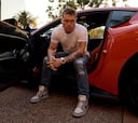 Captan al Canelo Álvarez en su Lamborghini en Guadalajara