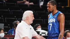 Gregg Popovich, con Kevin Durant.