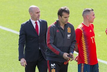 Luis Rubiales, Julen Lopetegui and Iago Aspas.