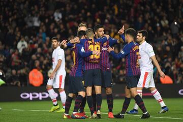 Los jugadores del Barcelona celebran el 2-0 de Messi al Eibar. Es su gol 400 en LaLiga. 