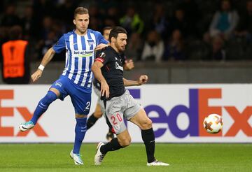 Peter Pekarik y Aritz Aduriz.