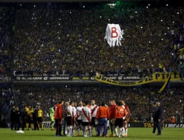 Se empaña el clásico Boca-River por agresión de hinchas