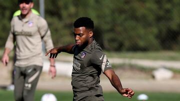 Lemar, durante un entrenamiento con el Atl&eacute;tico. 