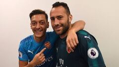 El volante alem&aacute;n Mesut &Ouml;zil expres&oacute; su cari&ntilde;o por el arquero colombiano David Ospina publicando una foto junto al ahora ex compa&ntilde;ero de Arsenal.