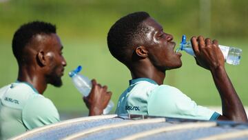 Maguette Gueye y Lago Junior, del Racing.