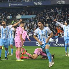 El Málaga golea al Eldense en otro festival tecnológico del VAR