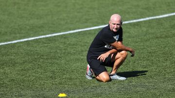 Paul Riley, extécnico de North Carolina Courage, es uno de los cuatro sancionados de por vida.