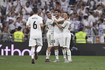 1-0. Marco Asensio celebró el primer gol que concedió el VAR.