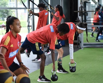 Colombia realiza trabajos de recuperación tras el debut