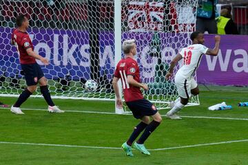 0-1. Raheem Sterling marca el primer gol.