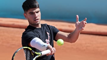 El tenista espa?ol Carlos Alcaraz durante un entrenamiento previo al Mutua Madrid Open.