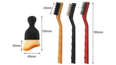 Arrasa en Amazon y cuesta menos de 7 euros: adiós al polvo con este ‘pack’ de cepillos para limpiar el coche